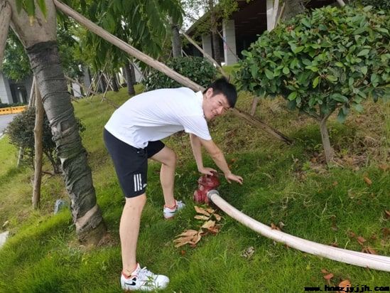 市全民健身服务中心举行消防安全疏散培训和演练