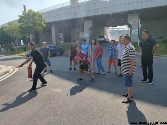 市全民健身服务中心举行消防安全疏散培训和演练