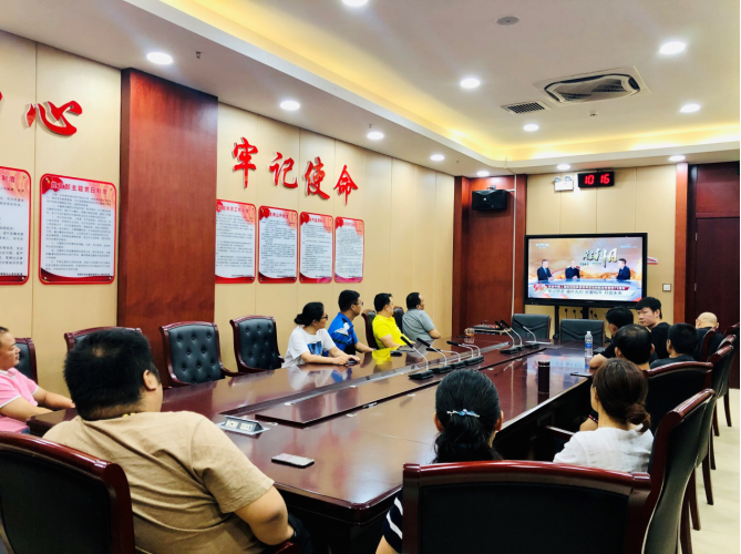 市全民健身服务中心观看纪念中国人民抗日战争暨世界反法西斯战争胜利75周年向抗战烈士敬献花篮仪式