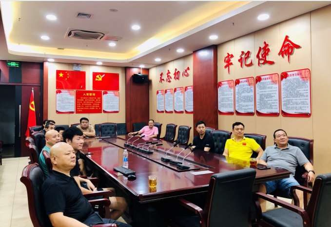 市全民健身服务中心观看纪念中国人民抗日战争暨世界反法西斯战争胜利75周年向抗战烈士敬献花篮仪式