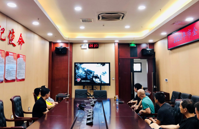 市全民健身服务中心观看纪念中国人民抗日战争暨世界反法西斯战争胜利75周年向抗战烈士敬献花篮仪式