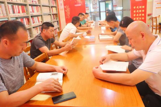 “读经典传承红色文化”市全民健身服务中心党支部举行党史读书活动