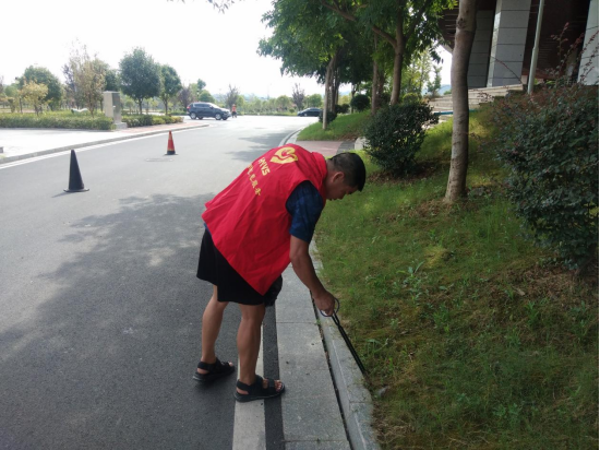 八月市全民健身服务中心卫生清扫志愿服务活动